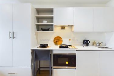 1 bed studio, Merrion Street, City Centre, Leeds, LS28JG - Image 1